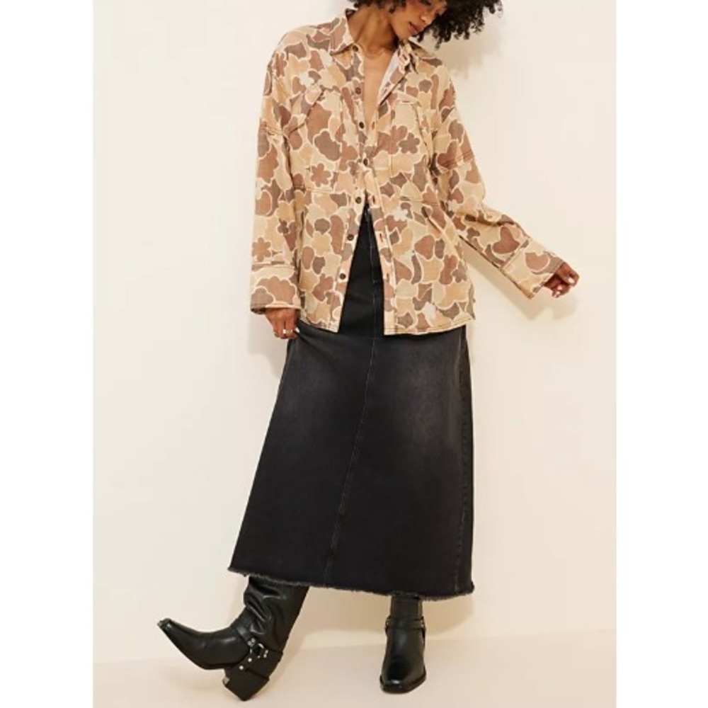 Free People Women's Desert Brush Combo Hidden Flower Camo Shirt Size XL NWT - Picture 2 of 12